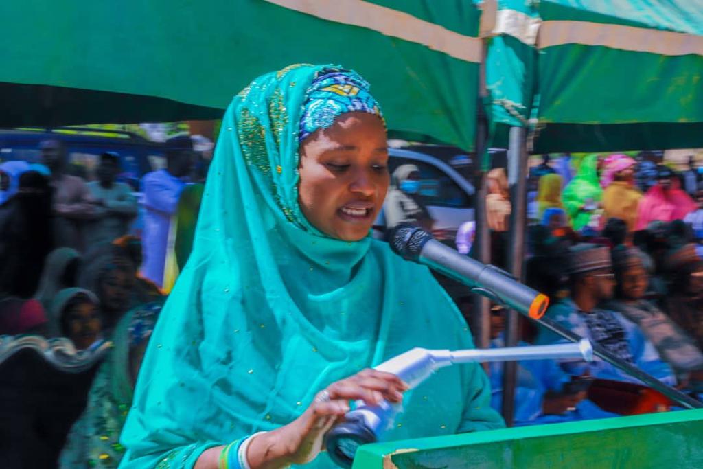 zainab (25)